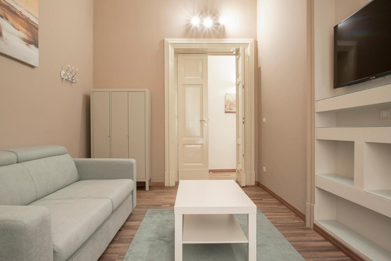 Filomena Suite Luxury Apartment คาตาเนีย ภายนอก รูปภาพ
