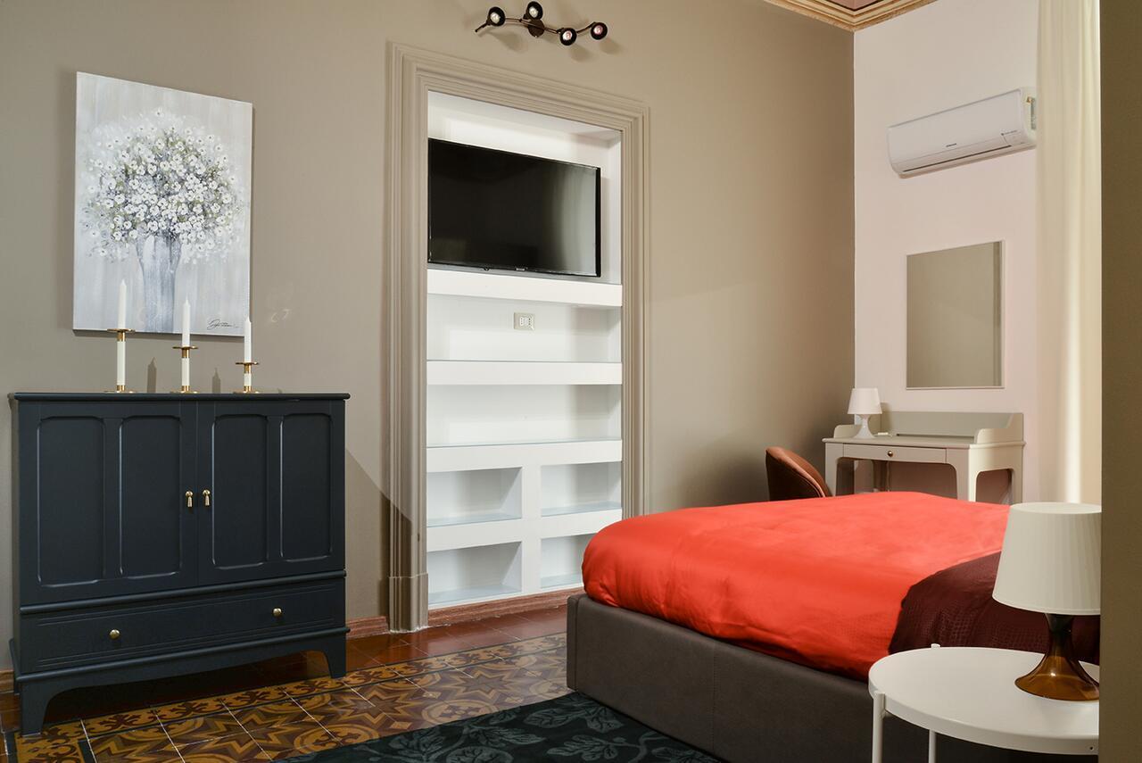 Filomena Suite Luxury Apartment คาตาเนีย ภายนอก รูปภาพ