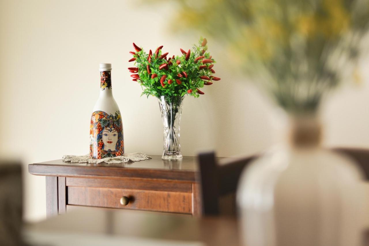 Filomena Suite Luxury Apartment คาตาเนีย ภายนอก รูปภาพ